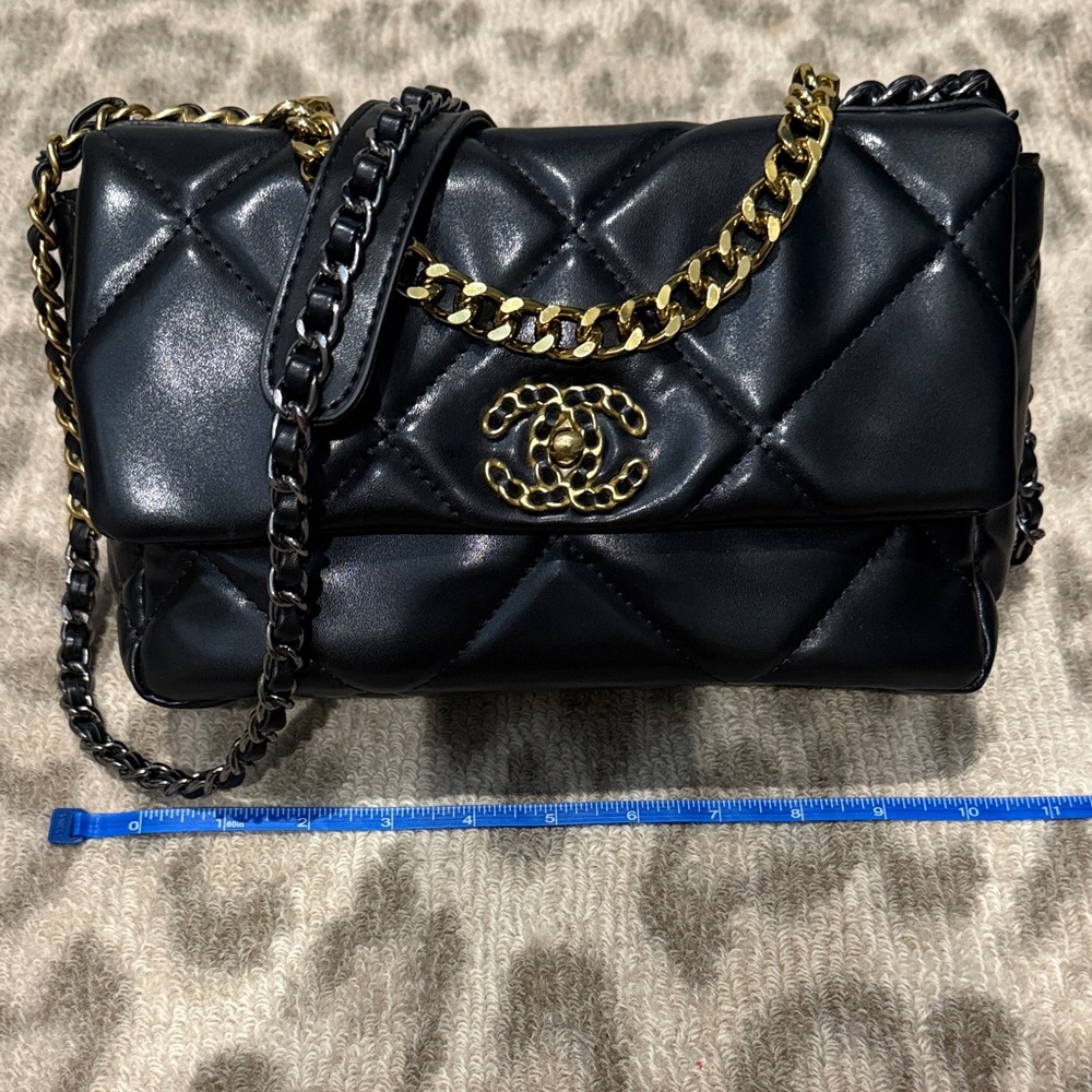 Black Quilted Shoulder Bag with Gold Chain *this is NOT a famous designer* - Picture 2 of 9